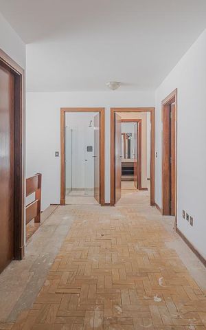 Casa à venda com 336m², 4 quartos e 4 vagasCorredor