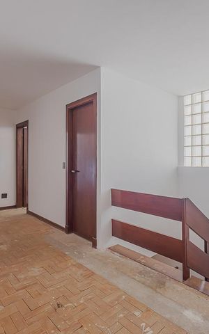 Casa à venda com 336m², 4 quartos e 4 vagasCorredor