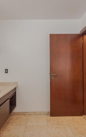 Casa à venda com 336m², 4 quartos e 4 vagasBanheiro da Suíte 4