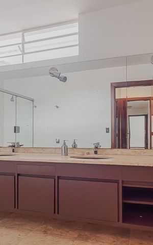 Casa à venda com 336m², 4 quartos e 4 vagasBanheiro da Suíte 4
