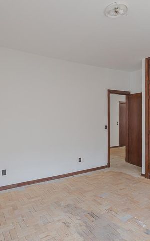 Casa à venda com 336m², 4 quartos e 4 vagasQuarto 2