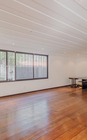 Casa à venda com 336m², 4 quartos e 4 vagasSala 1