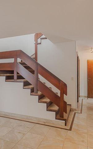 Casa à venda com 336m², 4 quartos e 4 vagasCorredor