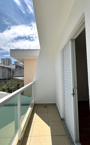 Casa à venda com 230m², 4 quartos e 4 vagas Casa à venda com 230m², 4 quartos e 4 vagasVaranda do Quarto 4