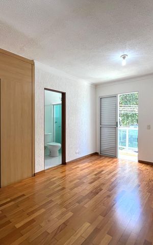 Casa à venda com 230m², 4 quartos e 4 vagas Casa à venda com 230m², 4 quartos e 4 vagasSuite 1