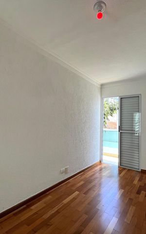 Casa à venda com 230m², 4 quartos e 4 vagas Casa à venda com 230m², 4 quartos e 4 vagasQuarto 4