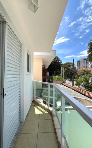 Casa à venda com 230m², 4 quartos e 4 vagas Casa à venda com 230m², 4 quartos e 4 vagasVaranda da Suíte 1