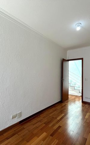 Casa à venda com 230m², 4 quartos e 4 vagas Casa à venda com 230m², 4 quartos e 4 vagasQuarto 3