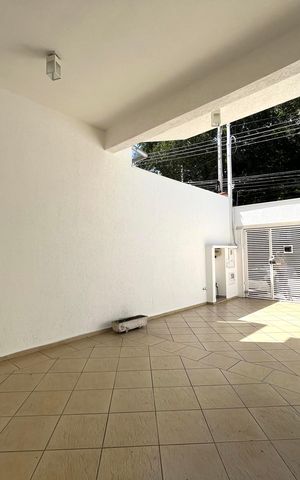 Casa à venda com 230m², 4 quartos e 4 vagas Casa à venda com 230m², 4 quartos e 4 vagasGaragem