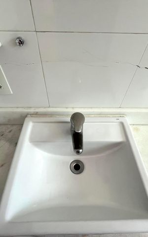 Casa à venda com 230m², 4 quartos e 4 vagas Casa à venda com 230m², 4 quartos e 4 vagasBanheiro da Suíte 1