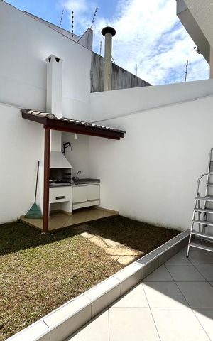 Casa à venda com 230m², 4 quartos e 4 vagas Casa à venda com 230m², 4 quartos e 4 vagasChurrasqueira