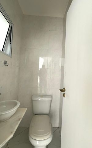 Casa à venda com 230m², 4 quartos e 4 vagas Casa à venda com 230m², 4 quartos e 4 vagasLavabo