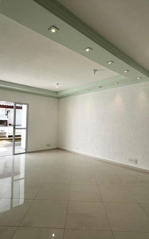 Casa à venda com 230m², 4 quartos e 4 vagas Casa à venda com 230m², 4 quartos e 4 vagasSala