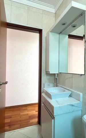 Casa à venda com 230m², 4 quartos e 4 vagas Casa à venda com 230m², 4 quartos e 4 vagasBanheiro Social