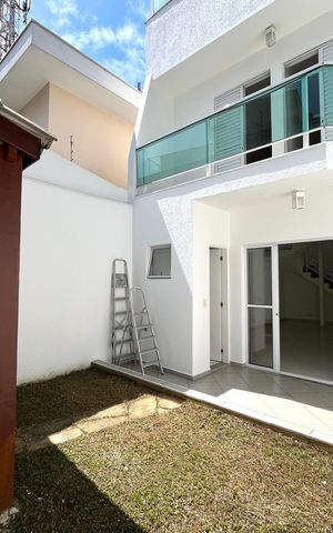 Casa à venda com 230m², 4 quartos e 4 vagas Casa à venda com 230m², 4 quartos e 4 vagasChurrasqueira