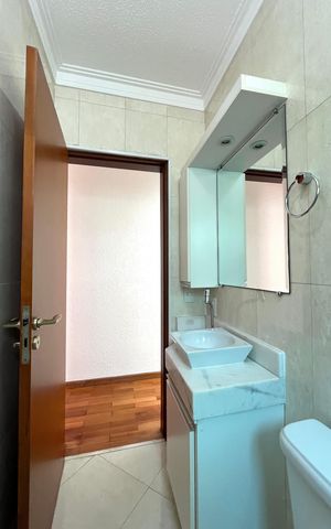 Casa à venda com 230m², 4 quartos e 4 vagas Casa à venda com 230m², 4 quartos e 4 vagasBanheiro Social