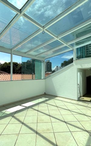 Casa à venda com 230m², 4 quartos e 4 vagas Casa à venda com 230m², 4 quartos e 4 vagasTerraço