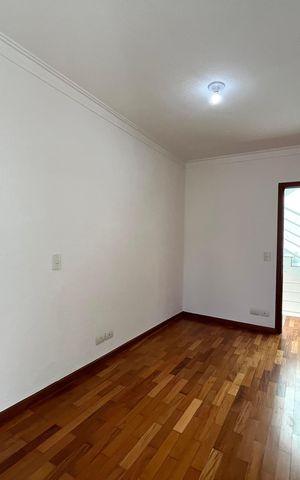 Casa à venda com 230m², 4 quartos e 4 vagas Casa à venda com 230m², 4 quartos e 4 vagasQuarto 4