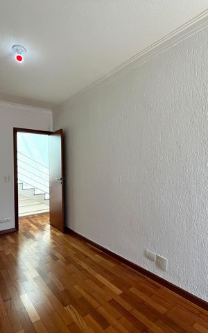Casa à venda com 230m², 4 quartos e 4 vagas Casa à venda com 230m², 4 quartos e 4 vagasQuarto 4