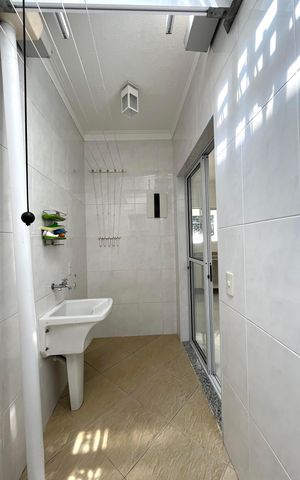 Casa à venda com 230m², 4 quartos e 4 vagas Casa à venda com 230m², 4 quartos e 4 vagasÁrea de Serviço