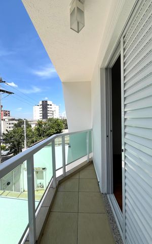 Casa à venda com 230m², 4 quartos e 4 vagas Casa à venda com 230m², 4 quartos e 4 vagasVaranda da Suíte 1