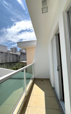 Casa à venda com 230m², 4 quartos e 4 vagas Casa à venda com 230m², 4 quartos e 4 vagasVaranda do Quarto 3