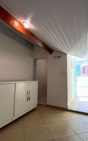 Casa à venda com 230m², 4 quartos e 4 vagas Casa à venda com 230m², 4 quartos e 4 vagasEscritório
