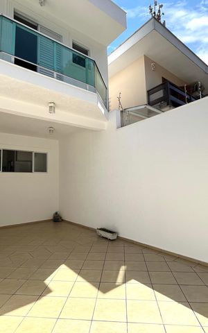 Casa à venda com 230m², 4 quartos e 4 vagas Casa à venda com 230m², 4 quartos e 4 vagasGaragem