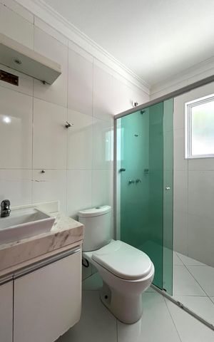 Casa à venda com 230m², 4 quartos e 4 vagas Casa à venda com 230m², 4 quartos e 4 vagasBanheiro da Suíte 1