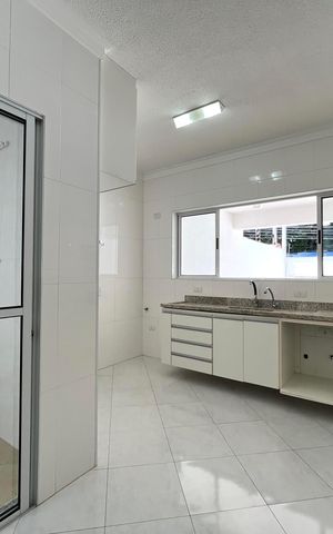 Casa à venda com 230m², 4 quartos e 4 vagas Casa à venda com 230m², 4 quartos e 4 vagasCozinha
