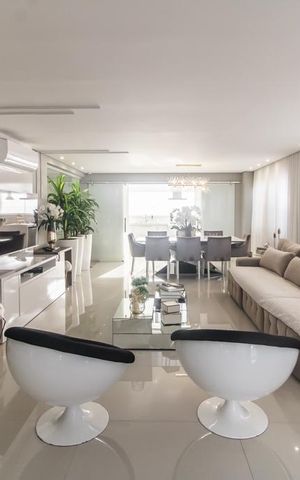 Casa à venda com 290m², 3 quartos e 4 vagas Casa à venda com 290m², 3 quartos e 4 vagasSala
