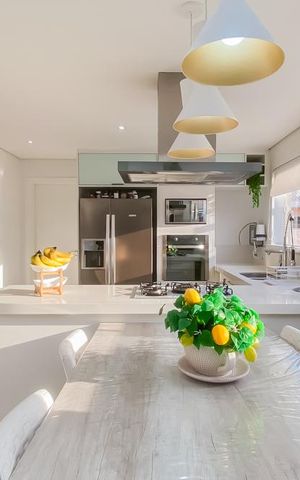 Casa à venda com 290m², 3 quartos e 4 vagas Casa à venda com 290m², 3 quartos e 4 vagasCozinha