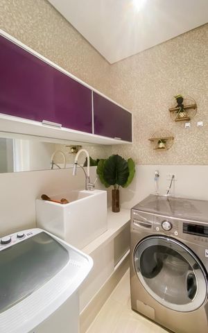 Casa à venda com 290m², 3 quartos e 4 vagas Casa à venda com 290m², 3 quartos e 4 vagasÁrea de Serviço