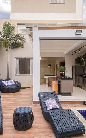 Casa à venda com 290m², 3 quartos e 4 vagas Casa à venda com 290m², 3 quartos e 4 vagasPiscina