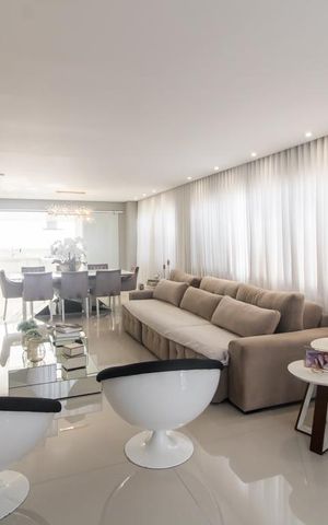 Casa à venda com 290m², 3 quartos e 4 vagas Casa à venda com 290m², 3 quartos e 4 vagasSala