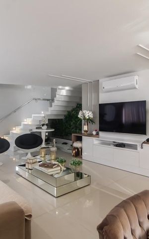 Casa à venda com 290m², 3 quartos e 4 vagas Casa à venda com 290m², 3 quartos e 4 vagasSala