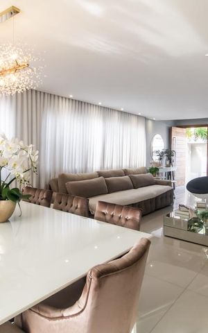 Casa à venda com 290m², 3 quartos e 4 vagas Casa à venda com 290m², 3 quartos e 4 vagasSala