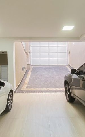 Casa à venda com 290m², 3 quartos e 4 vagas Casa à venda com 290m², 3 quartos e 4 vagasGaragem