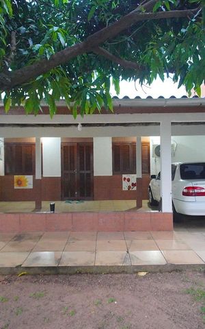 Casa à venda com 180m², 2 quartos e 3 vagas Casa à venda com 180m², 2 quartos e 3 vagasÁrea externa