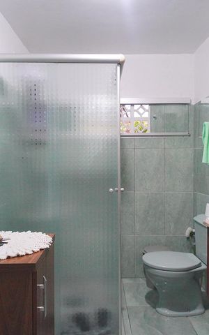 Casa à venda com 180m², 2 quartos e 3 vagas Casa à venda com 180m², 2 quartos e 3 vagasBanheiro