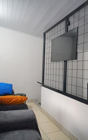Casa à venda com 180m², 2 quartos e 3 vagas Casa à venda com 180m², 2 quartos e 3 vagasSala 1