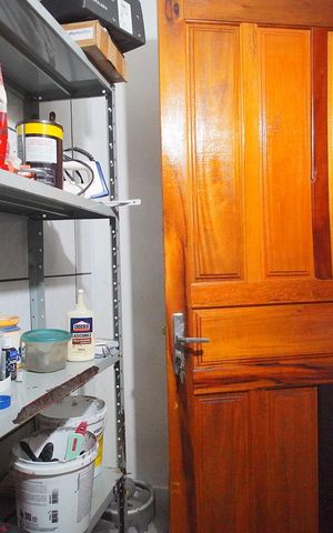 Casa à venda com 180m², 2 quartos e 3 vagas Casa à venda com 180m², 2 quartos e 3 vagasDespensa
