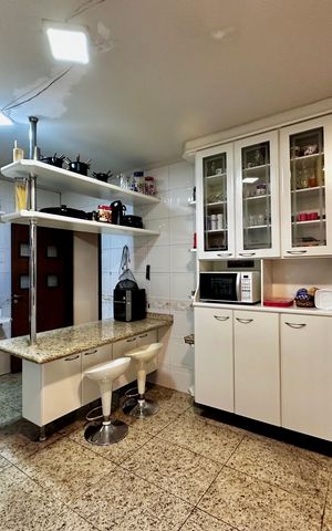 Casa à venda com 204m², 4 quartos e 3 vagas Casa à venda com 204m², 4 quartos e 3 vagasCozinha