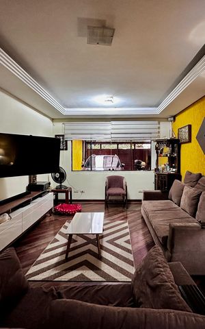 Casa à venda com 204m², 4 quartos e 3 vagas Casa à venda com 204m², 4 quartos e 3 vagasSala