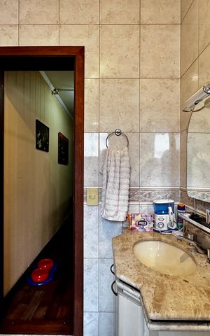 Casa à venda com 204m², 4 quartos e 3 vagas Casa à venda com 204m², 4 quartos e 3 vagasBanheiro Social