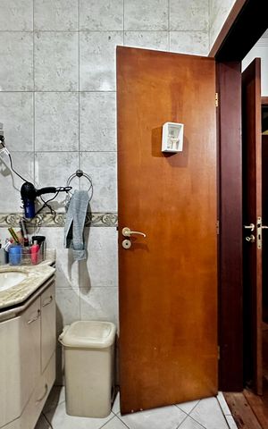 Casa à venda com 204m², 4 quartos e 3 vagas Casa à venda com 204m², 4 quartos e 3 vagasBanheiro Suíte 2