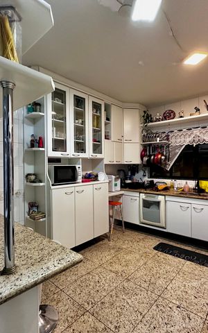 Casa à venda com 204m², 4 quartos e 3 vagas Casa à venda com 204m², 4 quartos e 3 vagasCozinha