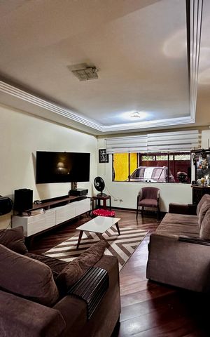 Casa à venda com 204m², 4 quartos e 3 vagas Casa à venda com 204m², 4 quartos e 3 vagasSala
