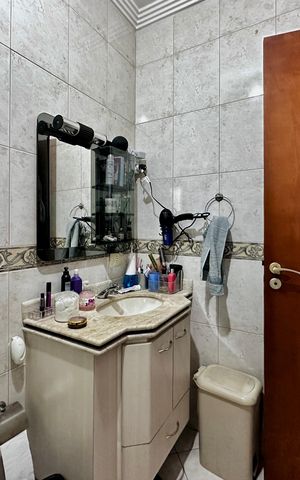 Casa à venda com 204m², 4 quartos e 3 vagas Casa à venda com 204m², 4 quartos e 3 vagasBanheiro Suíte 2