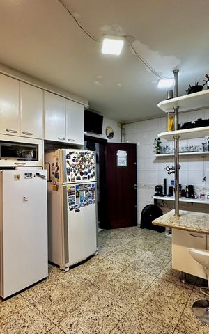 Casa à venda com 204m², 4 quartos e 3 vagas Casa à venda com 204m², 4 quartos e 3 vagasCozinha